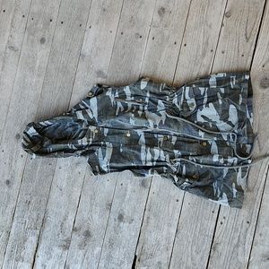 NWOT Boutique Camouflage Cargo Anorak Vest Medium Hood Fall Neutral